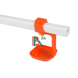 Chén húng nước cho gà